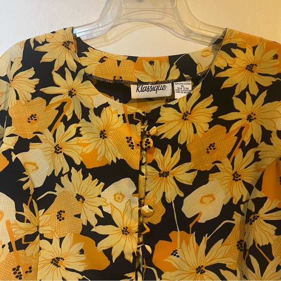 Vintage Klassique Floral Button-Up Blouse - Picture 3 of 6